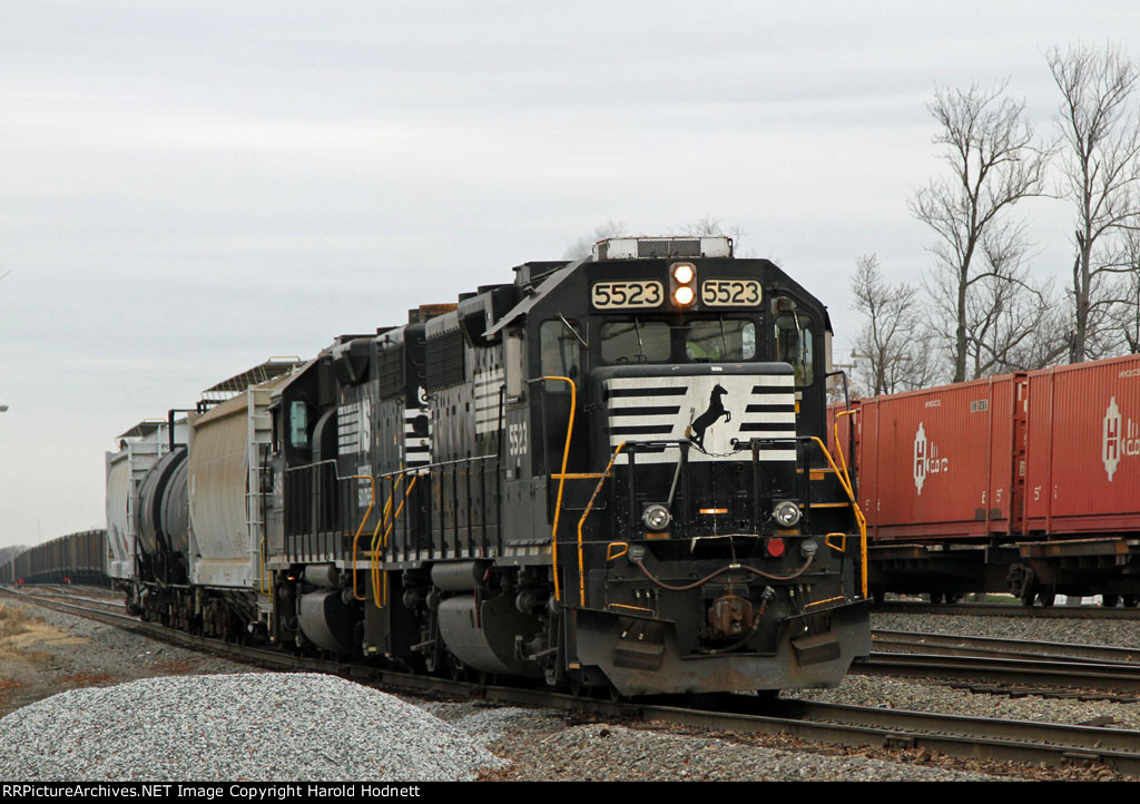 NS 5523 leads train PP05 up the yard lead towards Elm